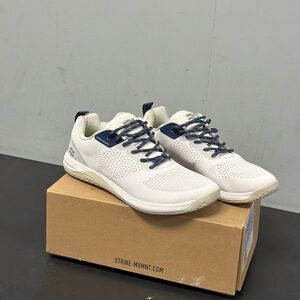 BRAND NEW STRIKE MVMNT HAZE TRAINER INSIGNIA WHITE / SAND, 10